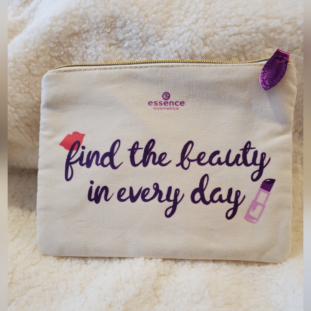 NEW Essence Cosmetics Makeup Bag NWT - Picture 2 of 5